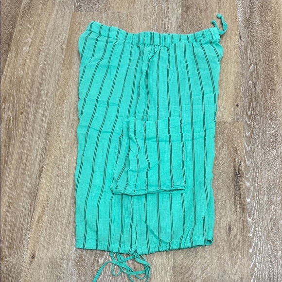 Free People Size SP Green Striped Women Shorts - Picture 4 of 10